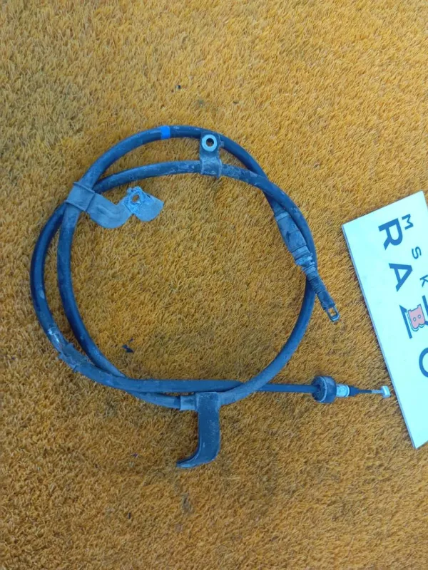 Трос стояночного тормоза