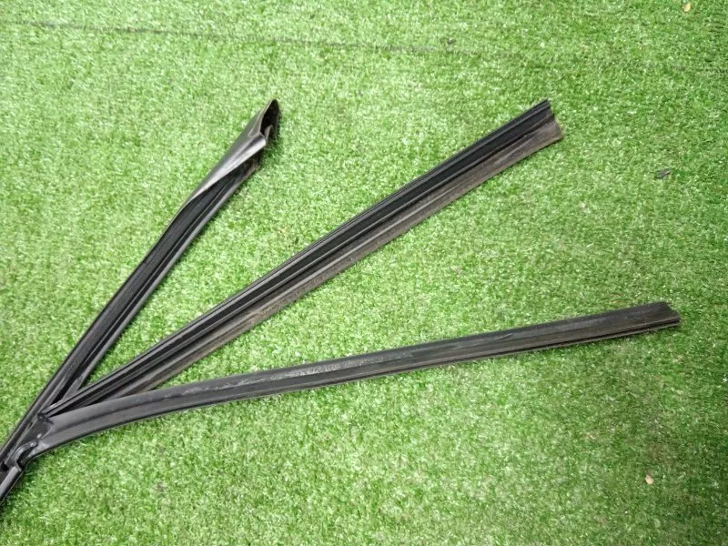 Уплотнитель стекла двери