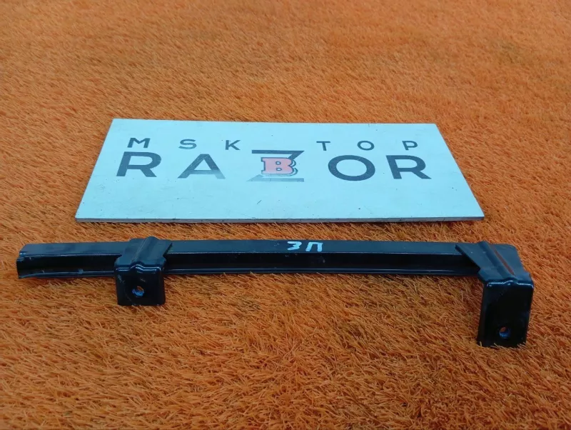 Направляющая стекла двери