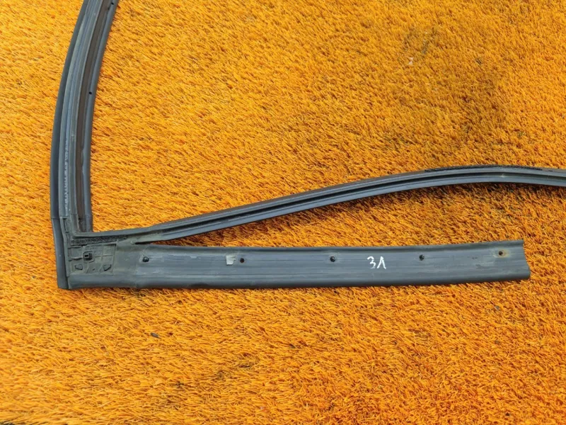 Уплотнитель двери