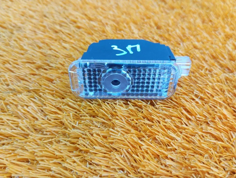 Плафон подсветки двери