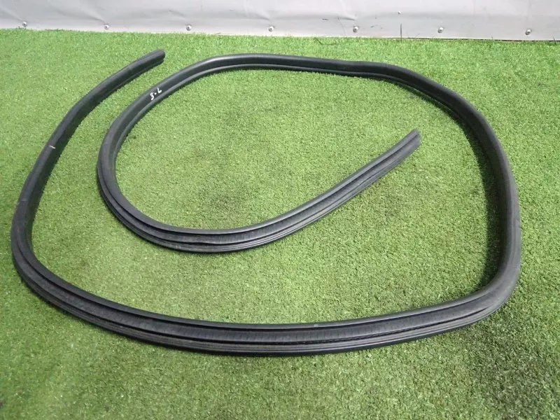 Уплотнитель проема двери