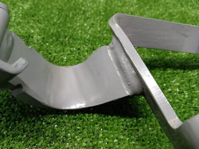 Петля двери багажника