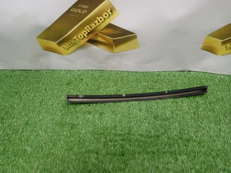 Направляющая стекла двери