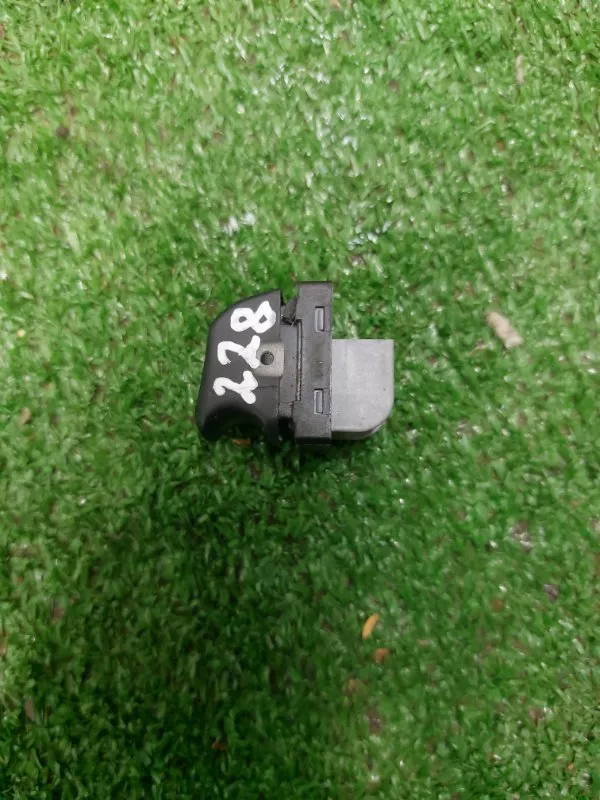 Кнопка стеклоподъемника