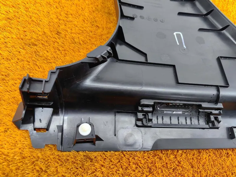 Обшивка центральной стойки