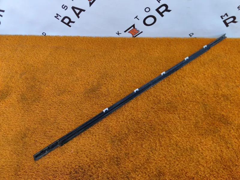 Уплотнитель стекла двери