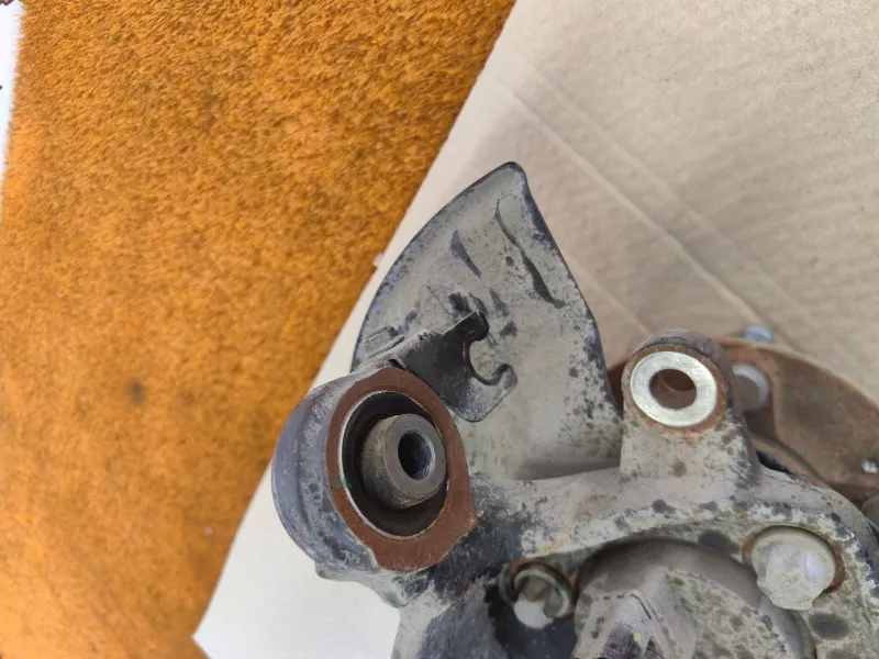 Кулак поворотный