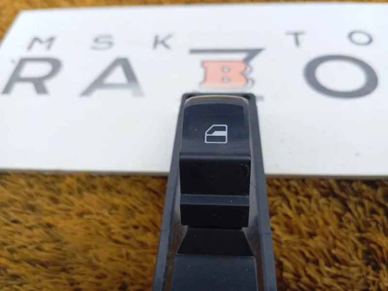 Кнопка стеклоподъемника