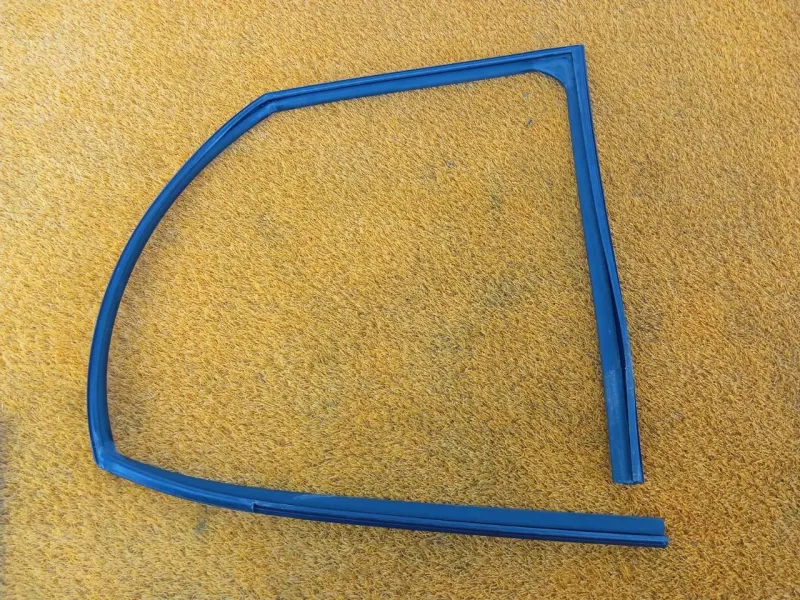 Уплотнитель стекла двери