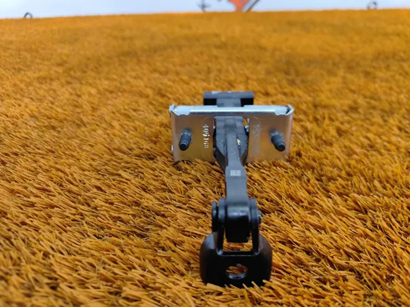 Ограничитель двери