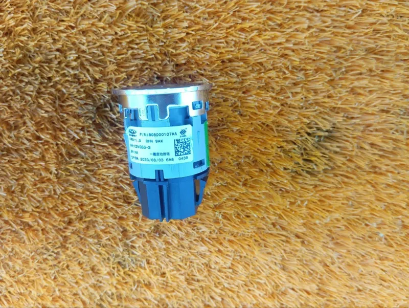 Кнопка запуска двигателя