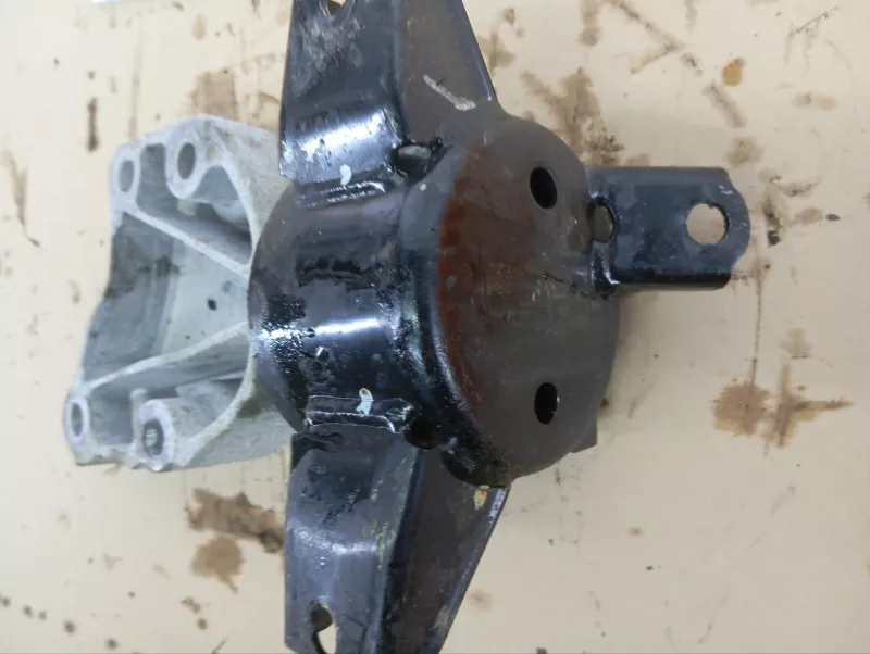 Опора двигателя