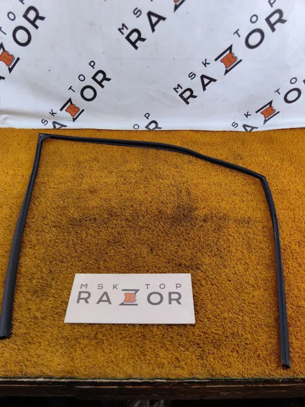 Уплотнитель стекла двери