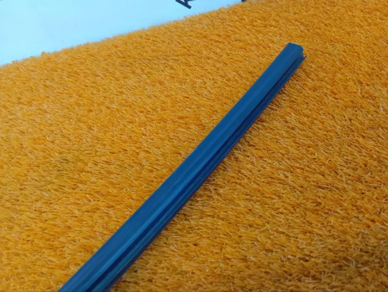 Уплотнитель стекла двери