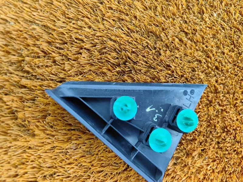 Уголок двери