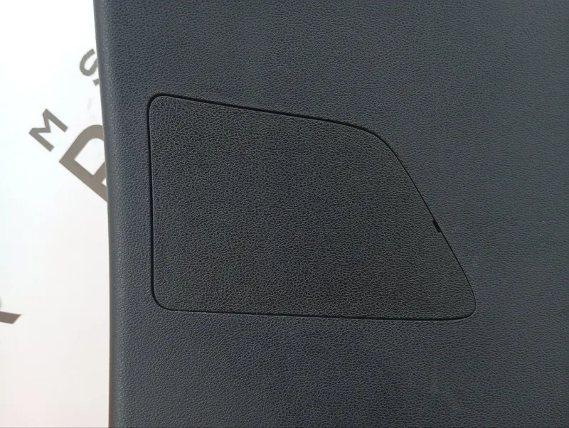 Обшивка двери багажника