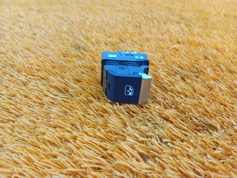 Кнопка стеклоподъемника