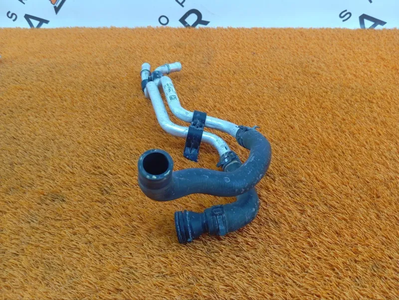 Патрубок системы охлаждения