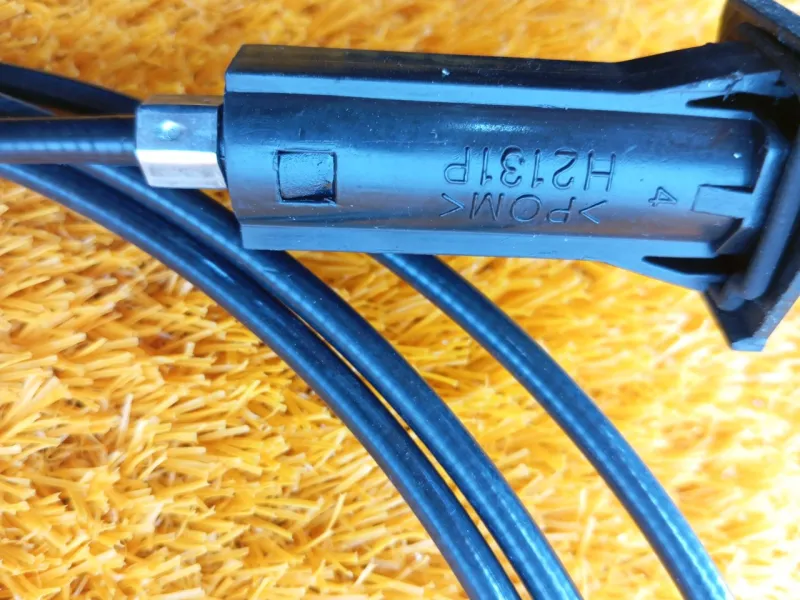 Трос лючка топливного бака