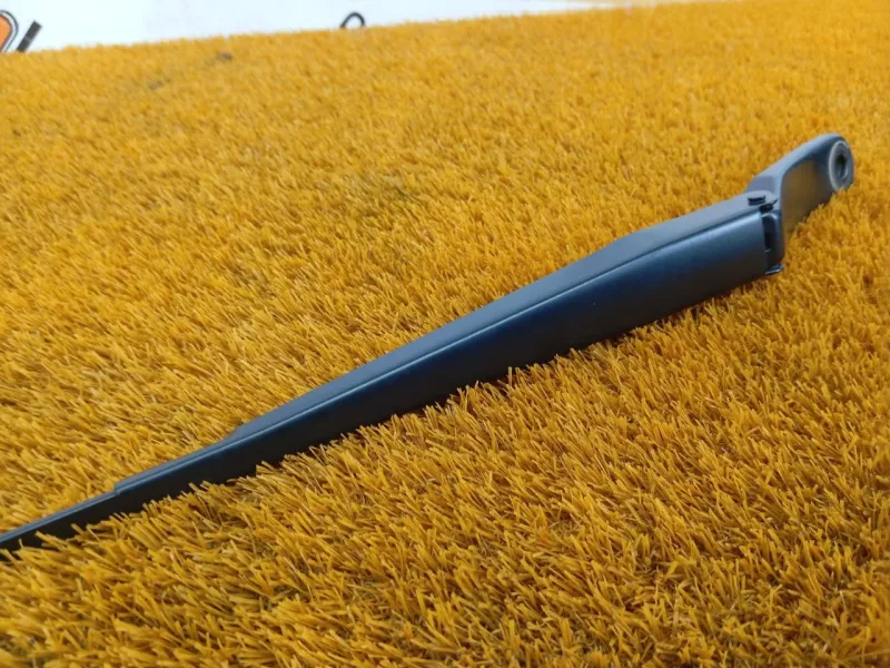 Поводок стеклоочистителя лобового стекла