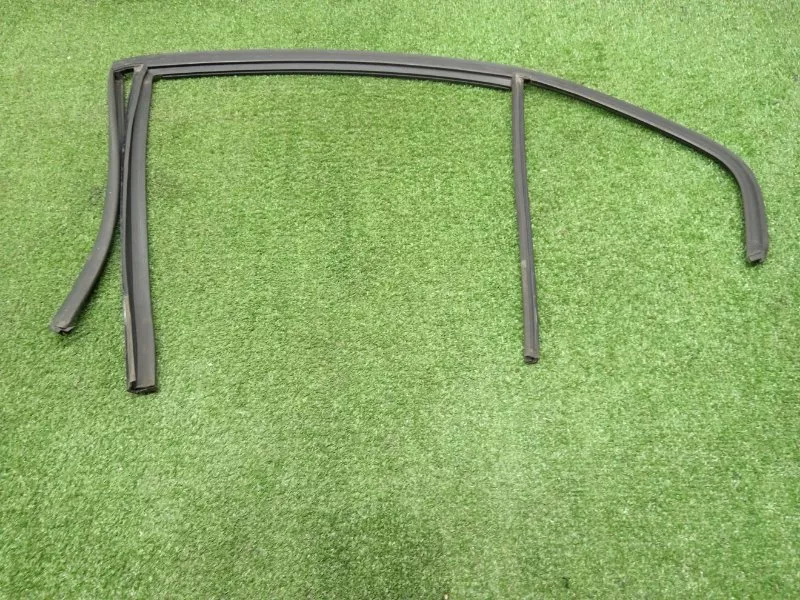 Уплотнитель стекла двери