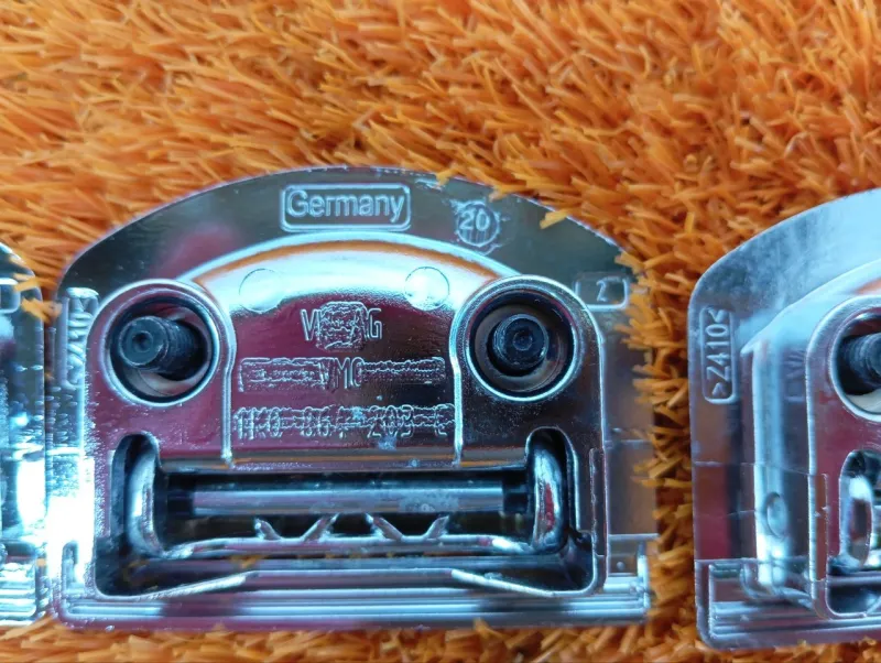 Петля багажника