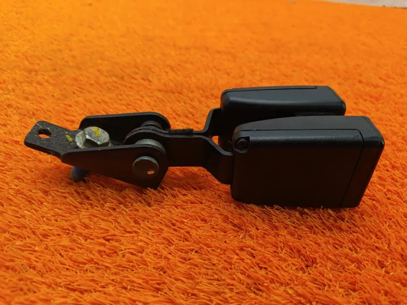 Ответная часть ремня безопасности