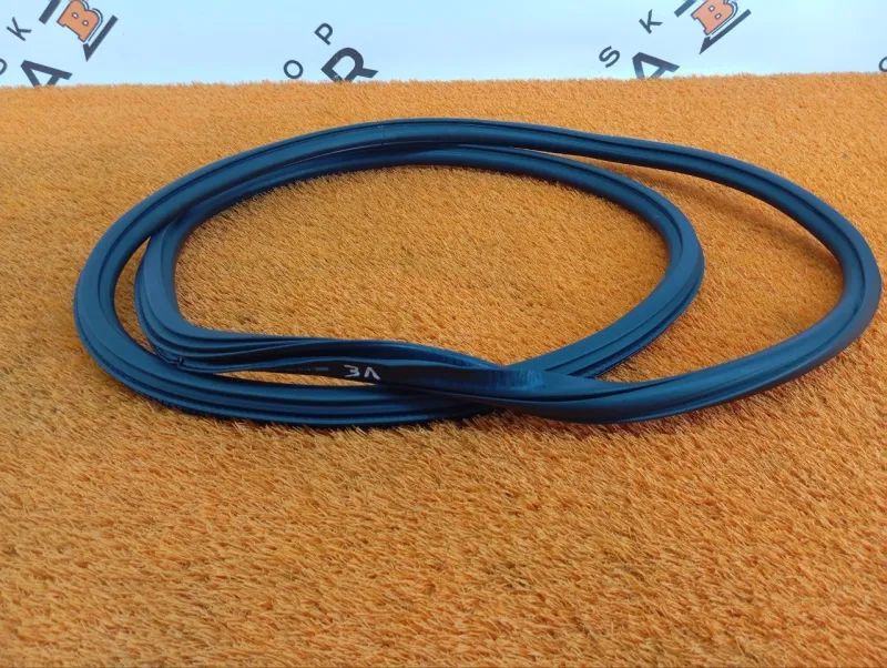 Уплотнитель проема двери