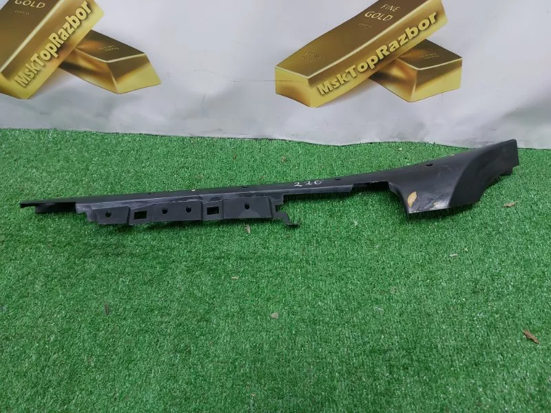 Кронштейн обшивки двери