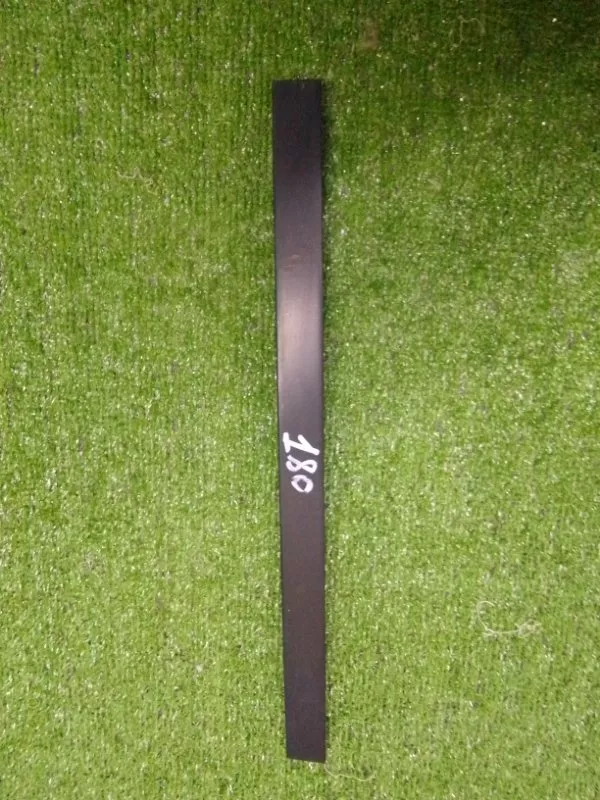 Направляющая стекла двери