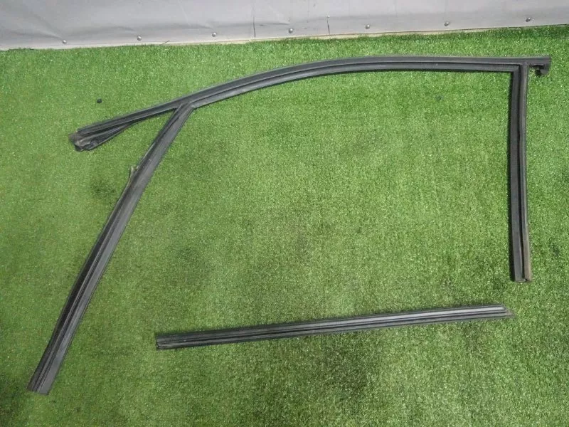 Уплотнитель стекла двери