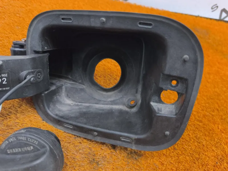 Лючок Бензобака