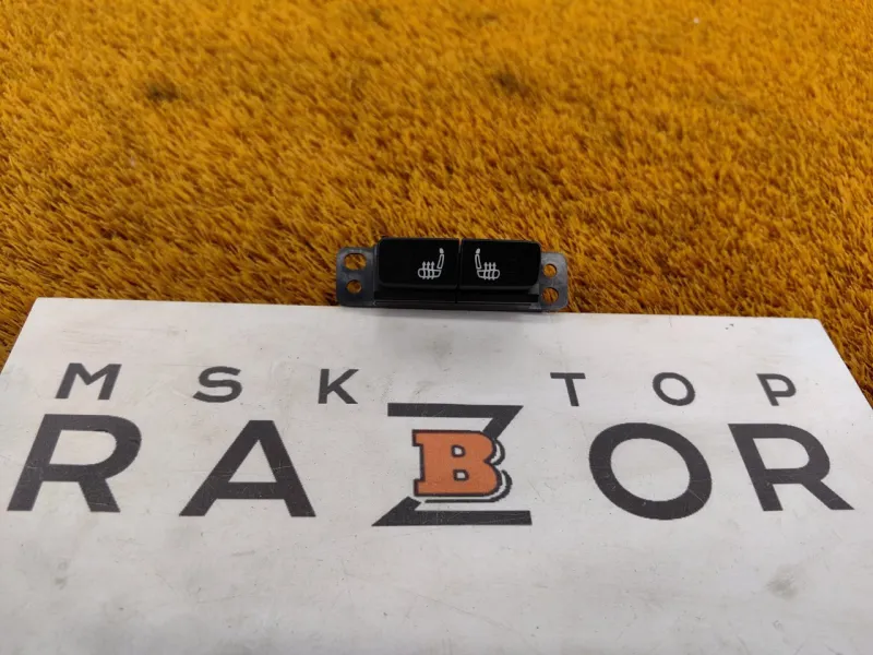 Кнопка обогрева сидений