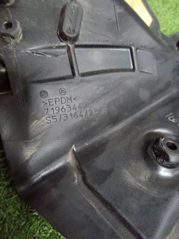 Уплотнительная резинка боковой двери