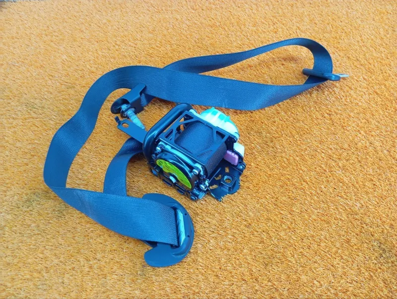 Ремень безопасности