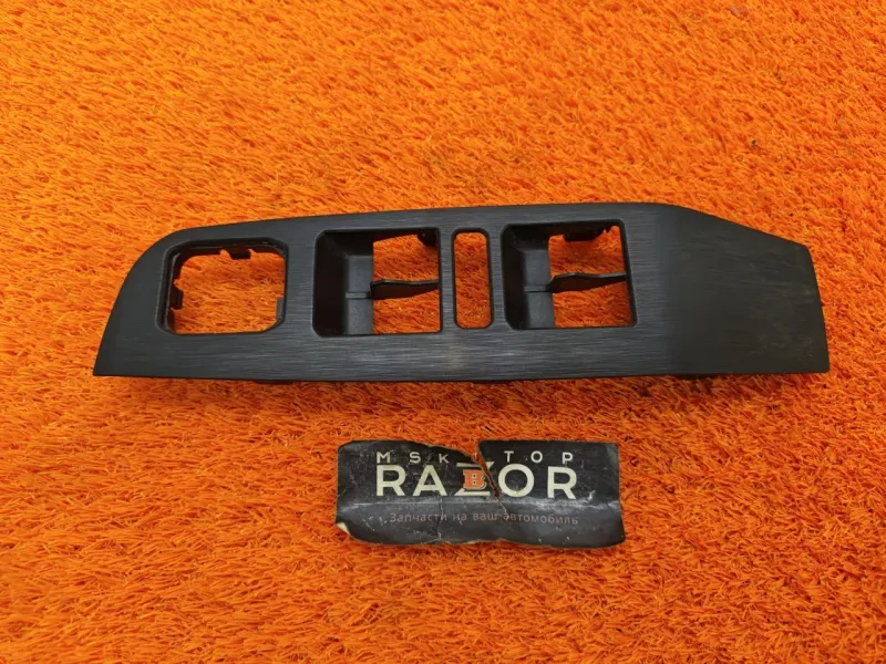 Накладка блока управления стеклоподъемниками