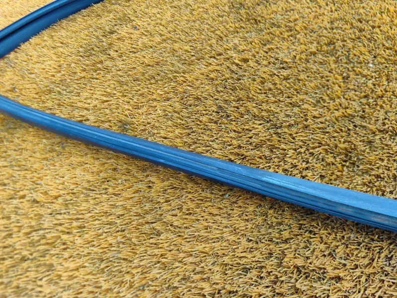 Уплотнитель стекла двери