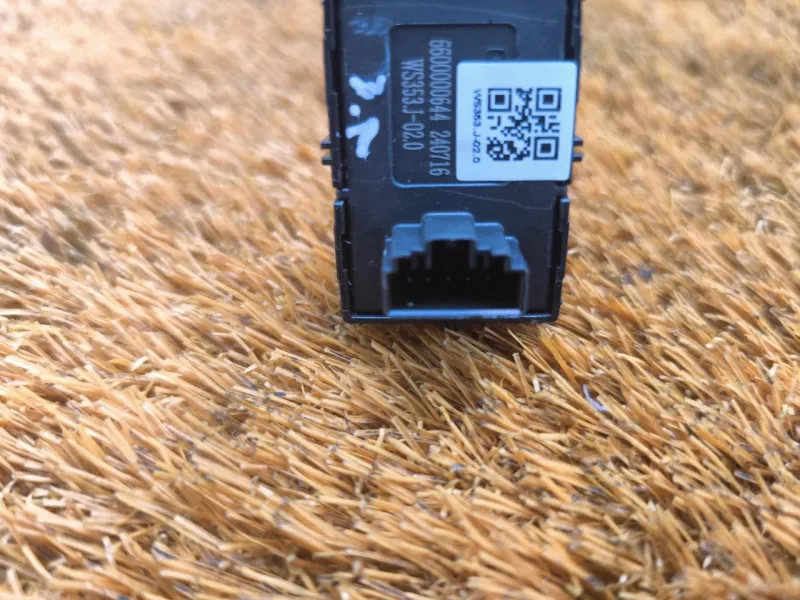 Кнопка стеклоподъемника