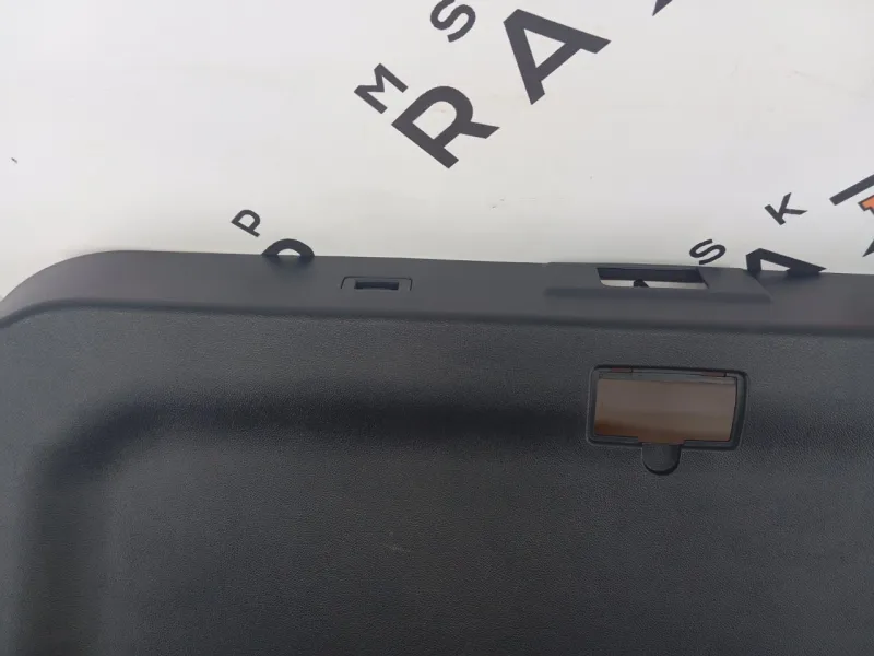 Обшивка двери багажника