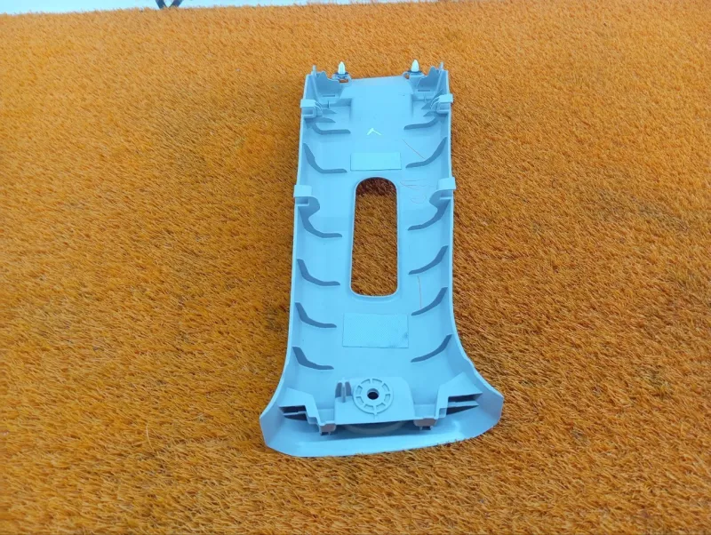 Обшивка центральной стойки