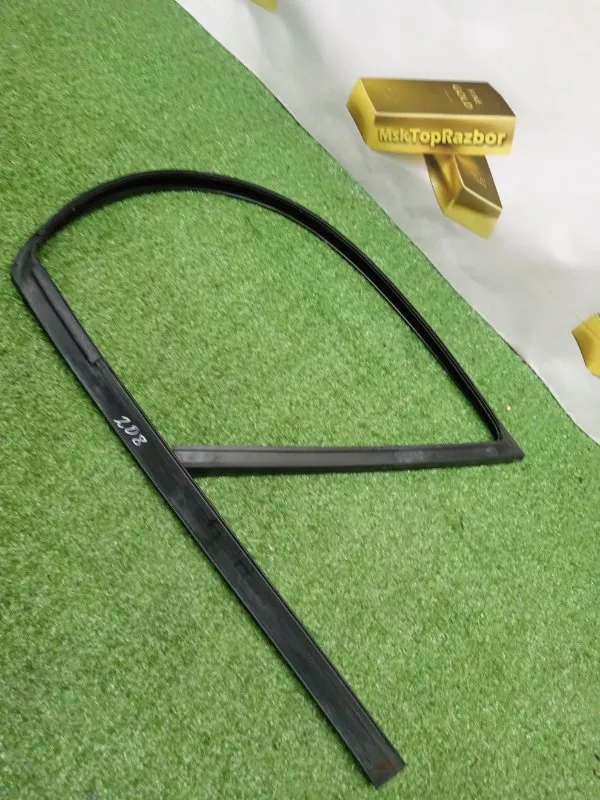 Уплотнитель стекла двери