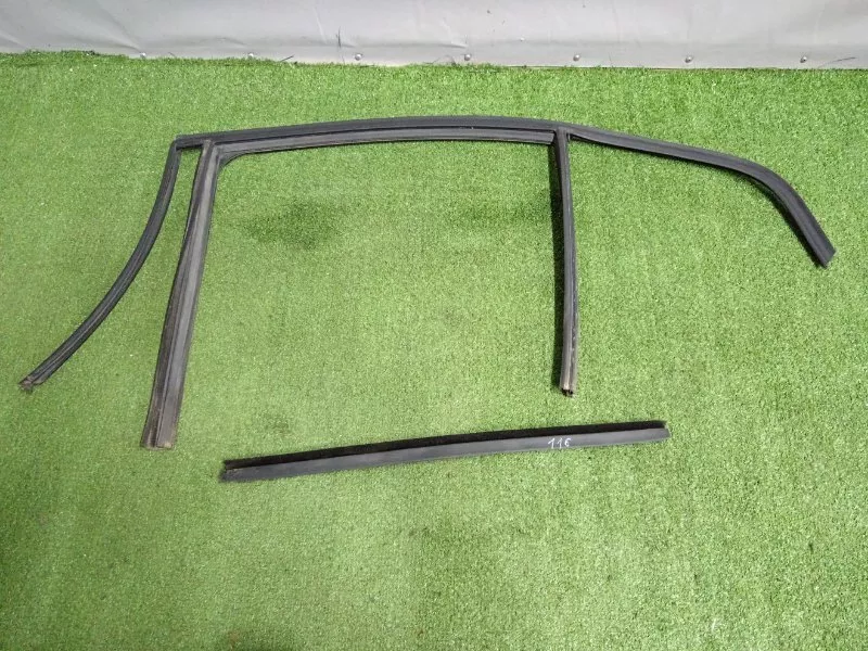 Уплотнитель стекла двери