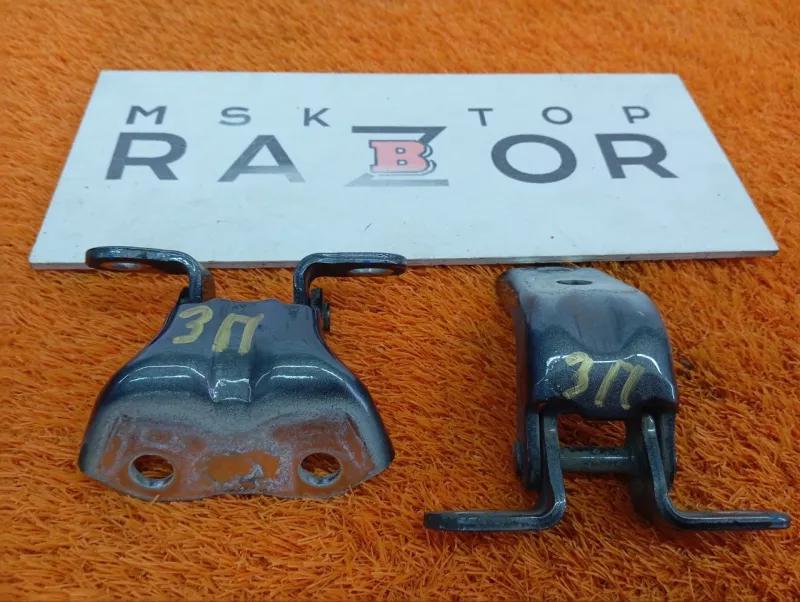 Петля двери