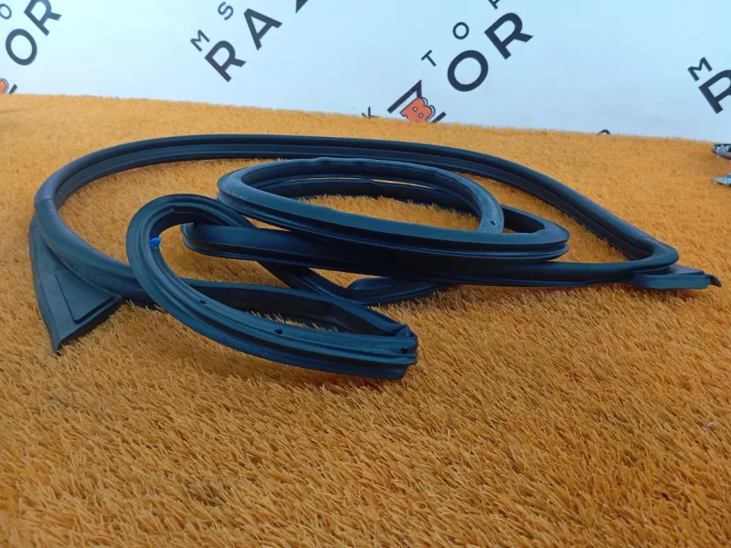 Уплотнитель двери