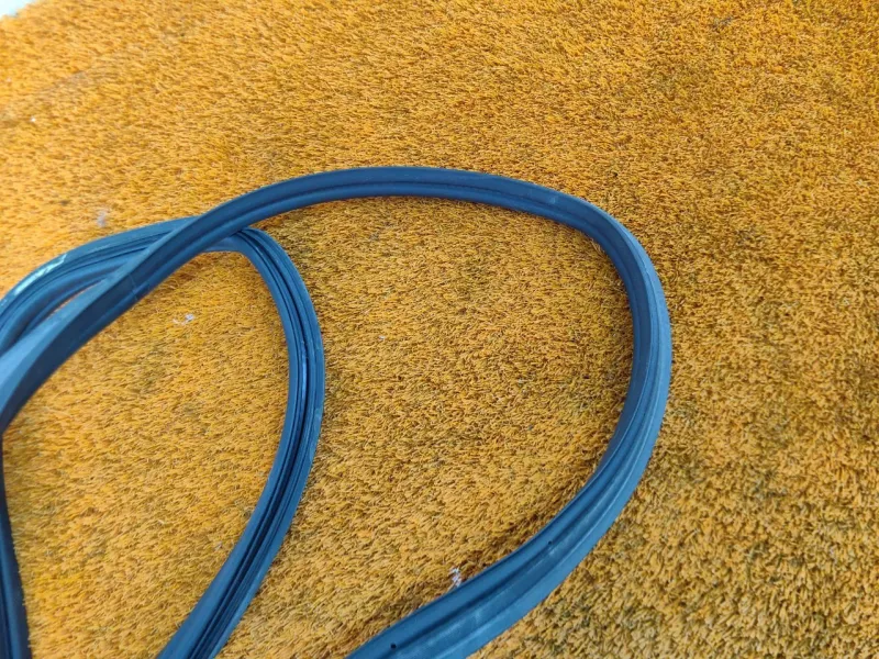 Уплотнитель багажника