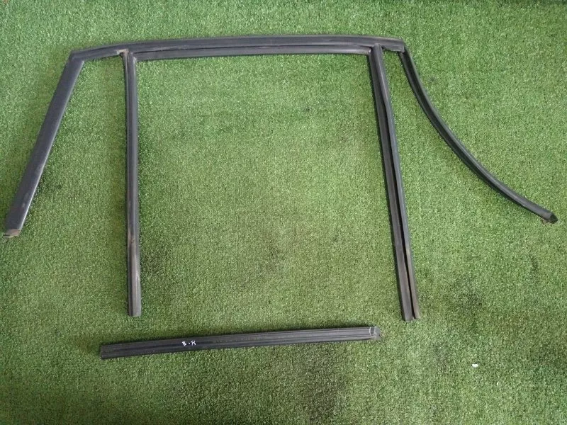 Уплотнитель стекла двери