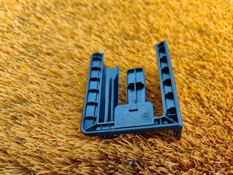 Заглушка полозьев сиденья