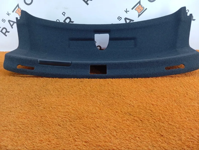 Обшивка крышки багажника