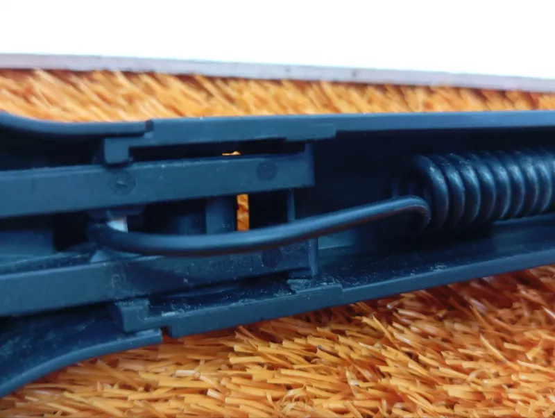 поводок стеклоочистителя